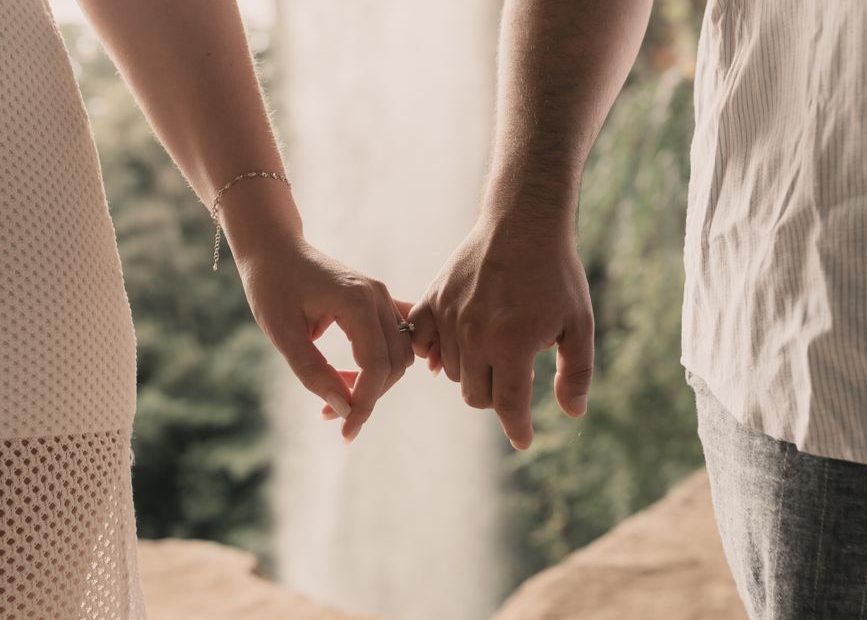 Pareja abrazada