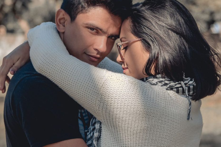 Pareja abrazada