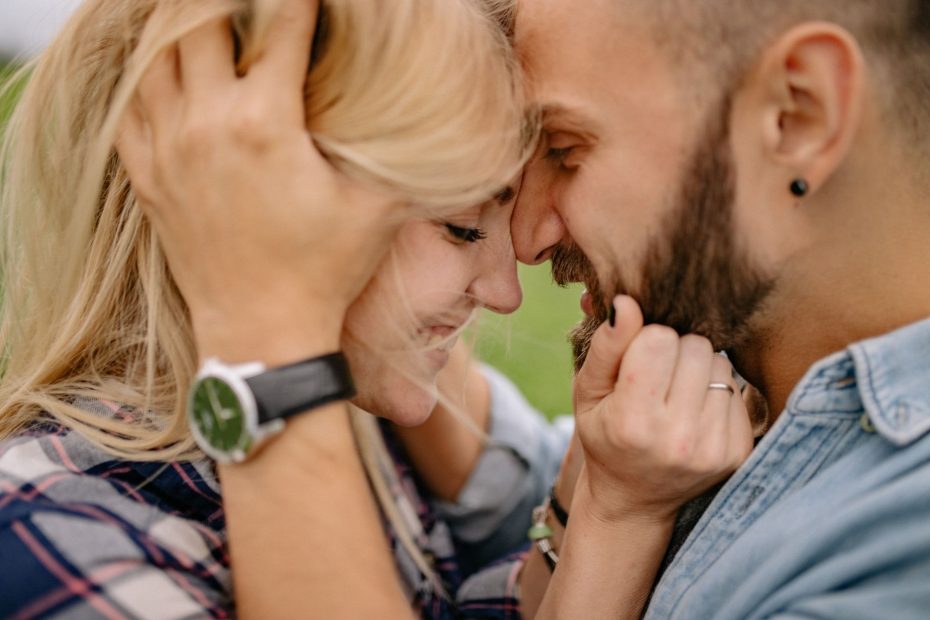 Pareja abrazada