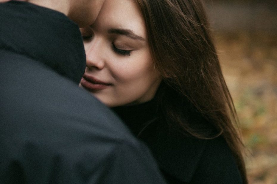 Pareja abrazada