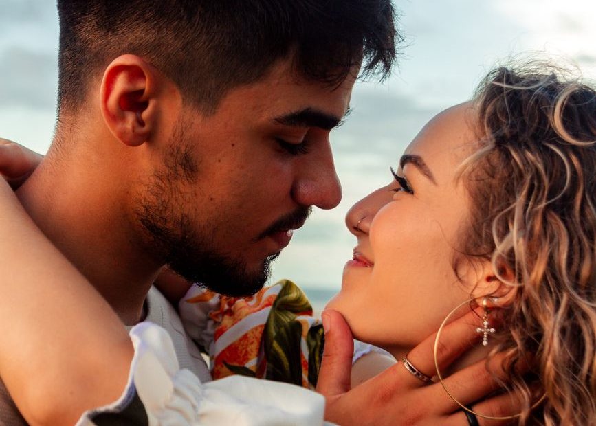 Pareja abrazada