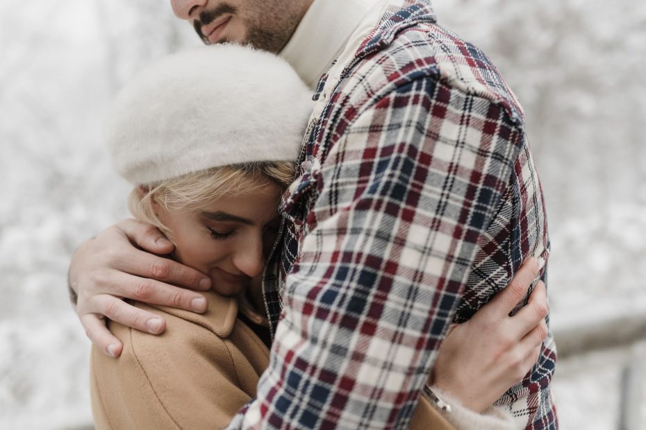 Pareja abrazada